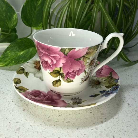 Victoria’s Secret teacup & saucer set - collector’s item, limited edition - Picture 5 of 11